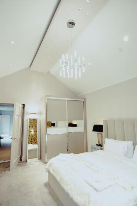 3-Story Townhouse - Sleeps 8 Lejlighed Leeds  Eksteriør billede